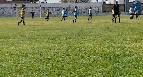 Volvió a rodar el balón en el fútbol infanto- juvenil