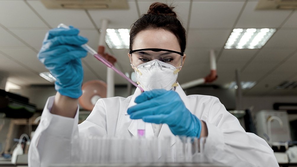 Temor y precaución por una nueva variante del coronavirus detectada en Colombia
