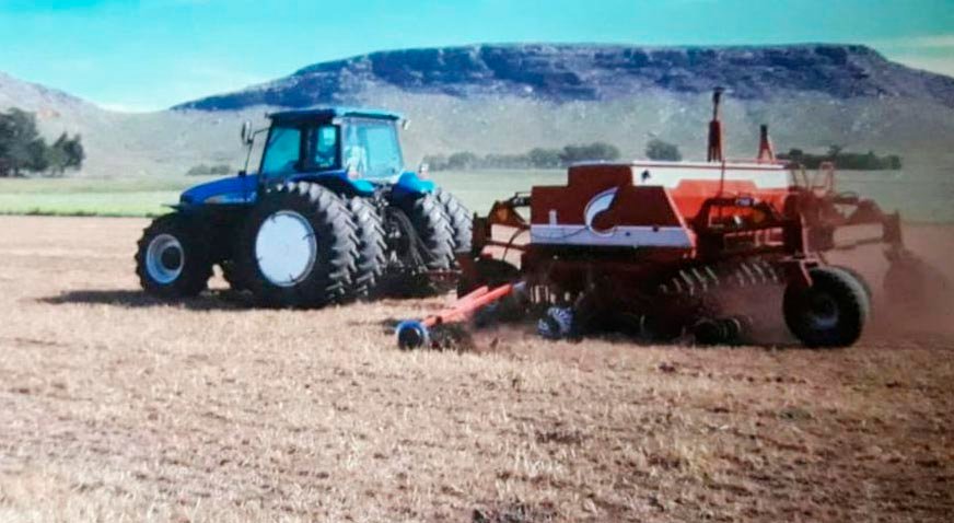 Convirtió un tractor en un lavarropas móvil