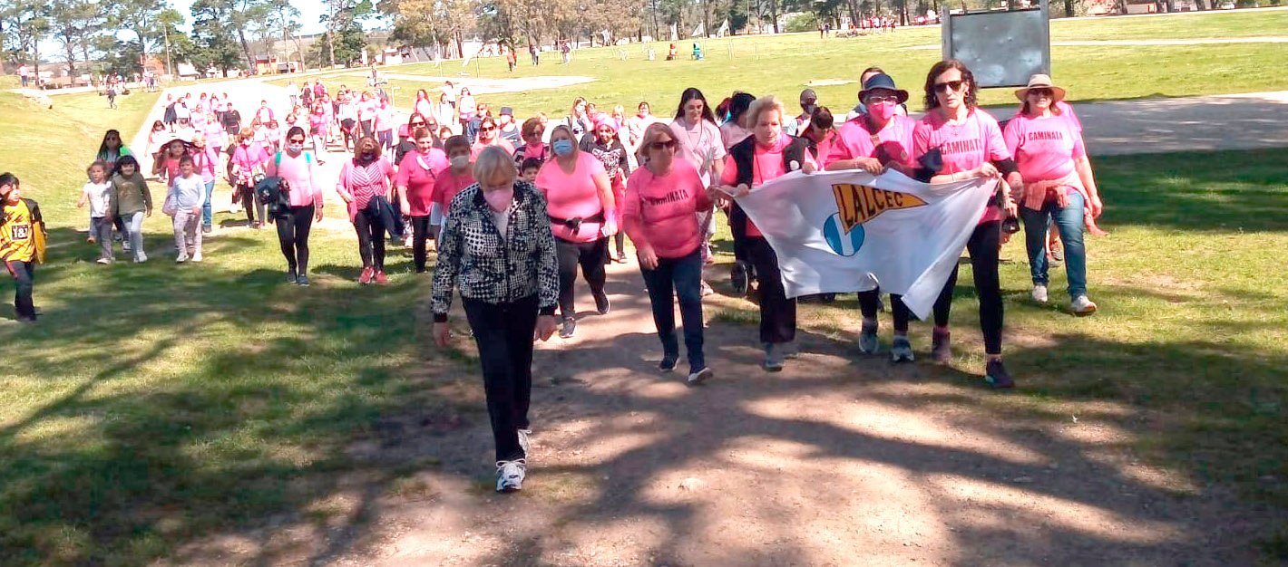 Caminaron y bailaron para ganarle la batalla al cáncer de mama