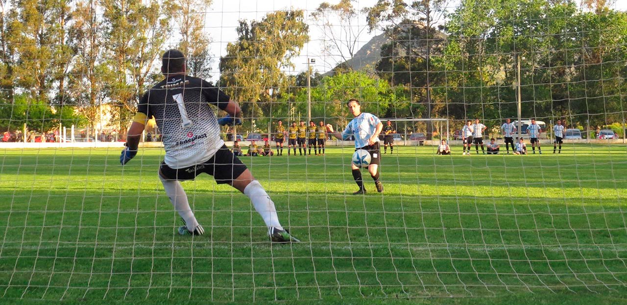 Por penales, Racing Club eliminó a Deportivo Los Pinos