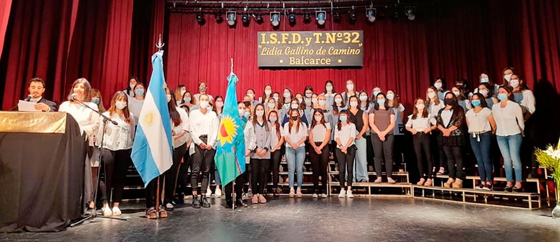 El Instituto Superior de Formación Docente y Técnica realizó el acto de colación y celebró su 50° aniversario