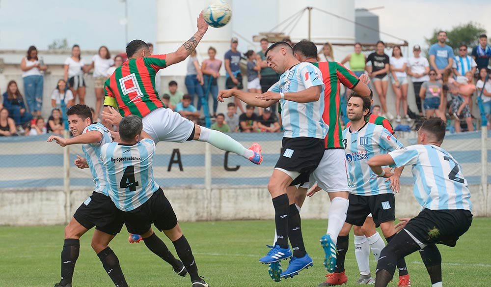 Racing - Ferroviarios: diferentes estilos, regularidad y marcada paridad