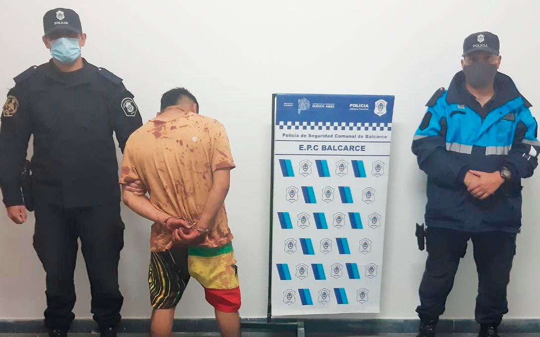Agredió a su familia, se peleó con la Policía y terminó aprehendido