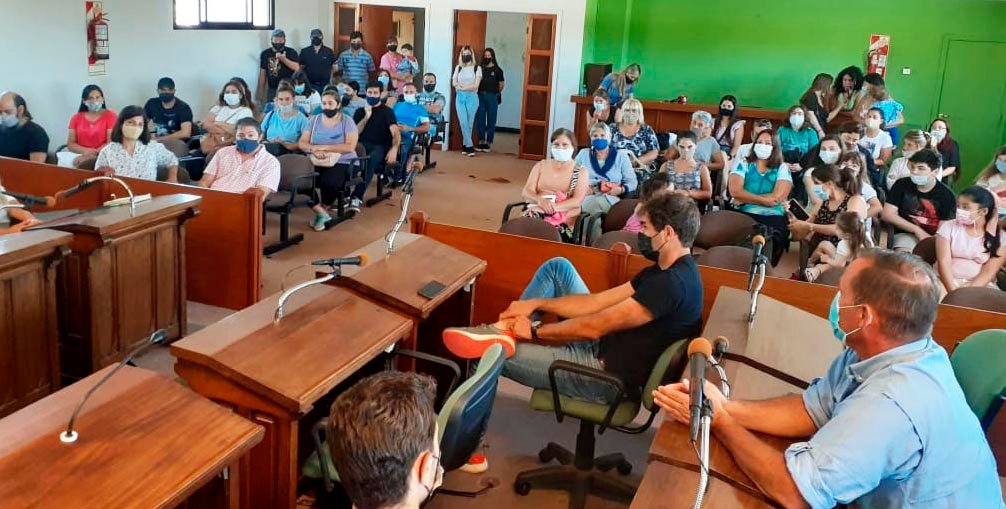 Fuerte rechazo de autoconvocados al traslado y desarticulación del ISFDyT N° 32