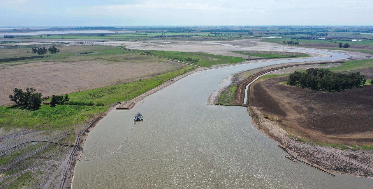 La Provincia suscribió un convenio con el Banco Europeo de Inversiones para financiar obras en la cuenca del Río Salado