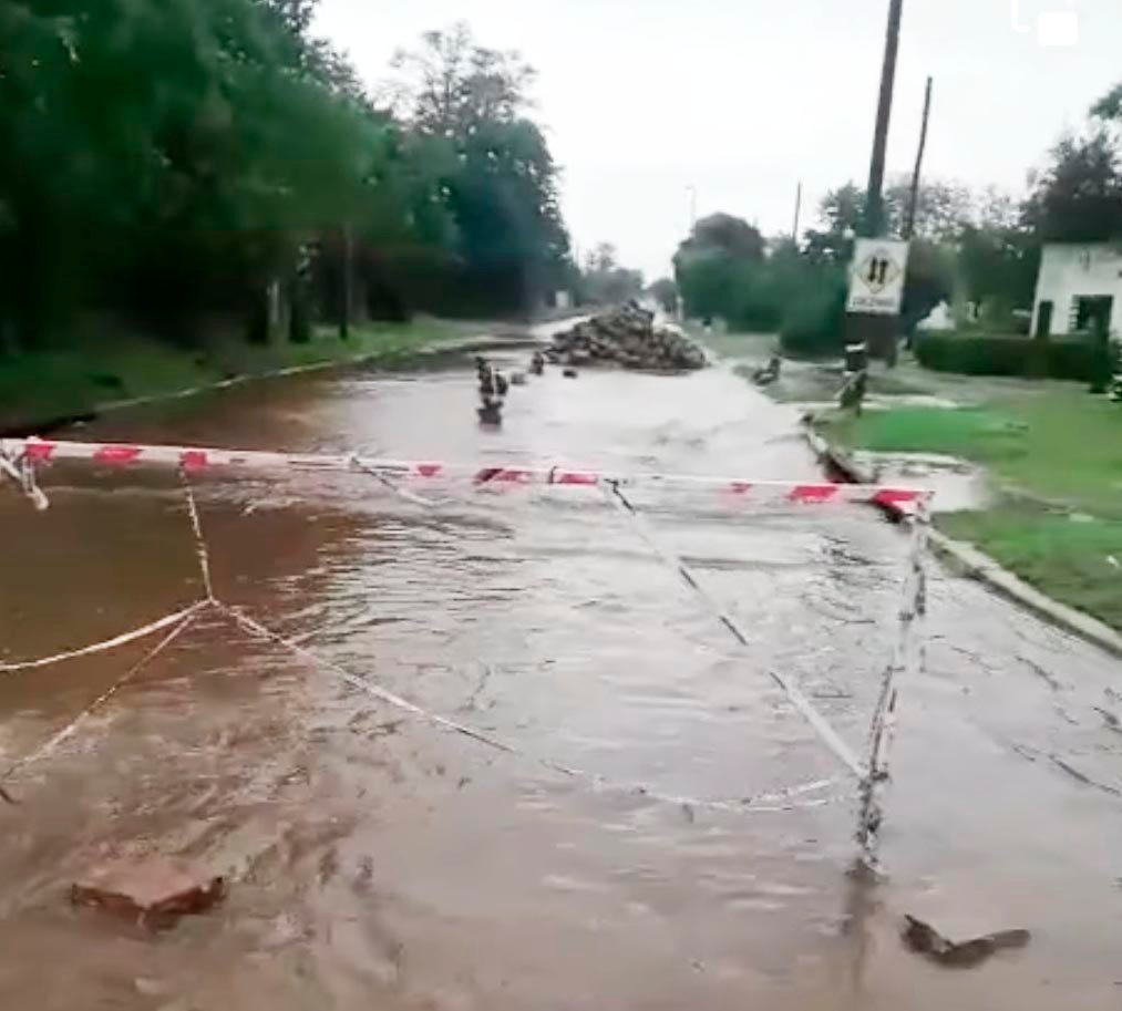 Ardua labor de los Bomberos  Voluntarios durante el temporal