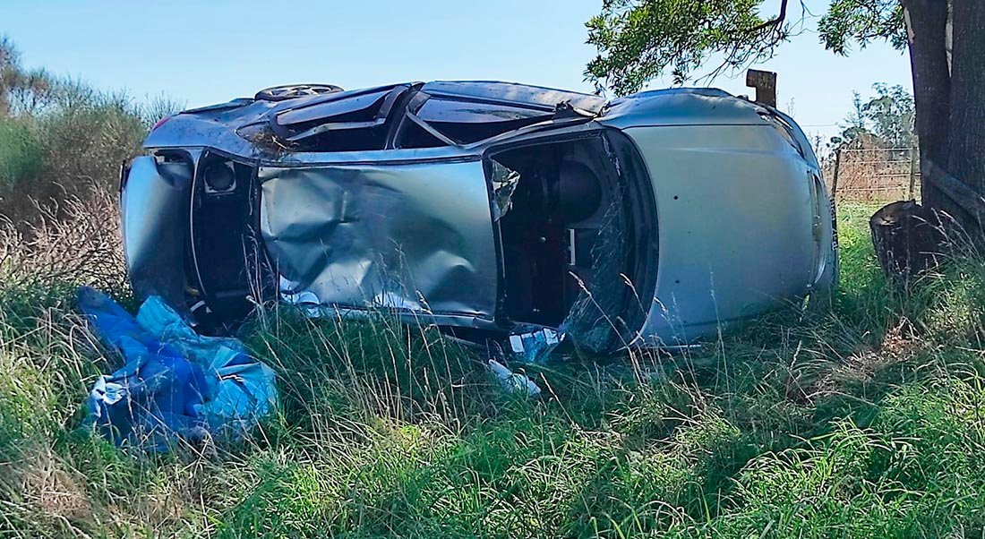 Tres personas heridas en dos vuelcos