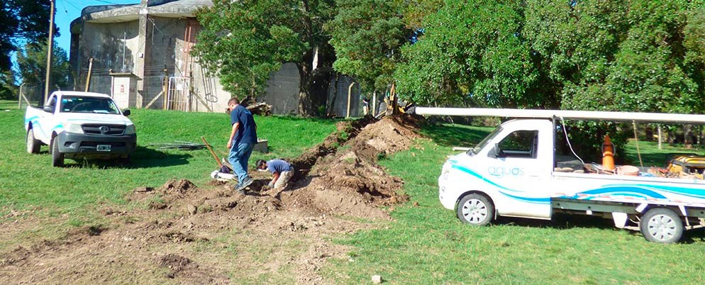 Se realizan tareas de reacondicionamiento y reparación en el tanque de agua del Cerro