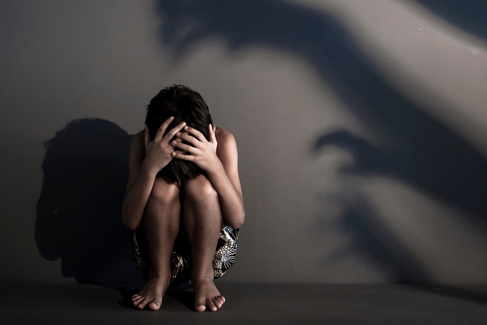 Condenaron a 8 años de prisión a empleado municipal por haber violado a su propia hija
