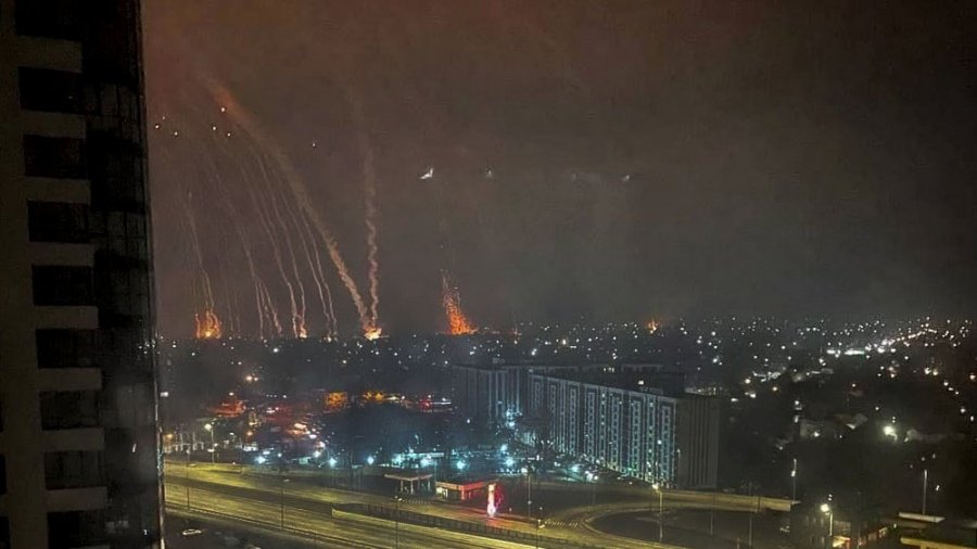 Recrudecieron los combates en las afueras de Kiev: el ejército ucraniano voló un puente para evitar el avance ruso