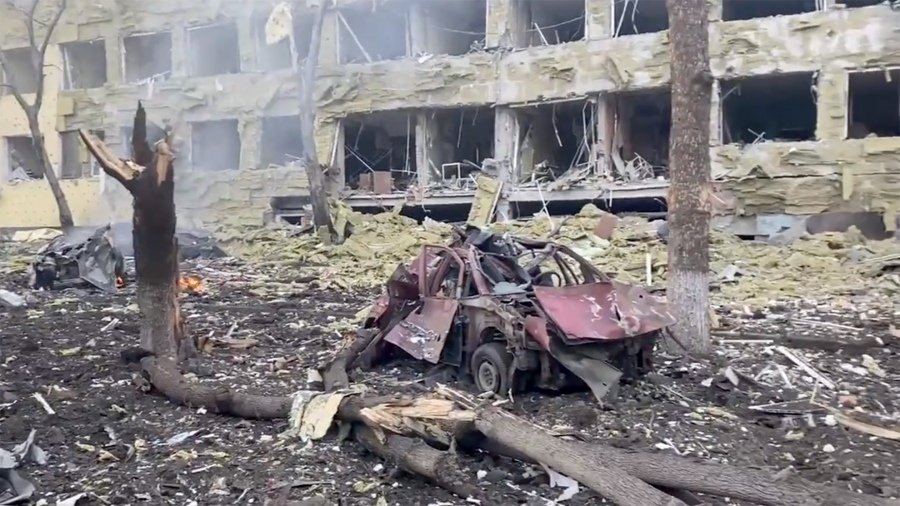Zelenski acusó a los rusos de bombardear un hospital de maternidad