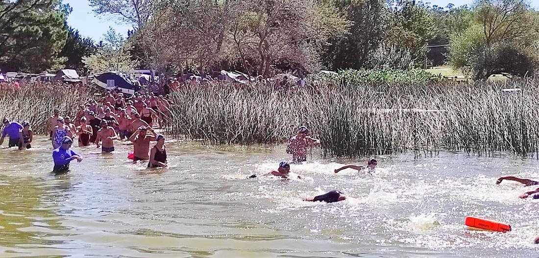 Más de un centenar de nadadores en "Cruce a Laguna La Brava"