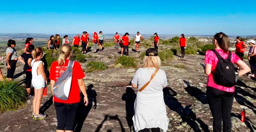 Mujeres conmemoraron su día con un ascenso a la sierra “La Barrosa”