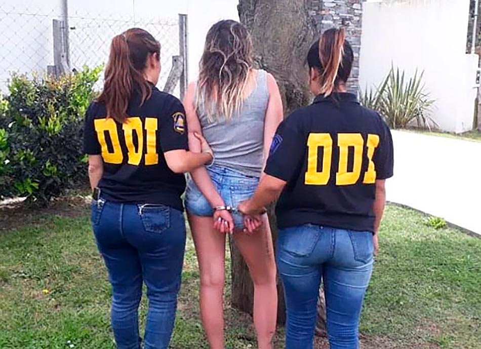 Condenaron a 9 años de prisión a una policía que cometió dos asaltos en 2018