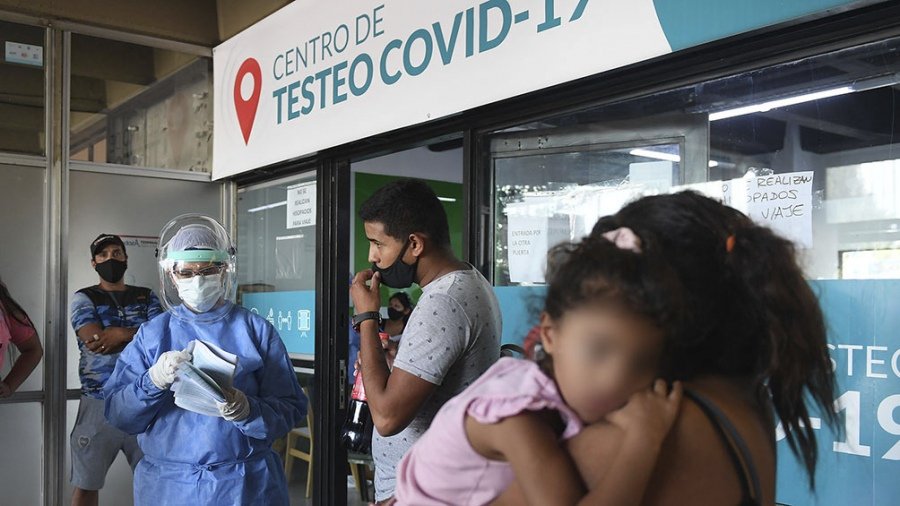 Se detiene la caída de casos positivos diarios de coronavirus en el país