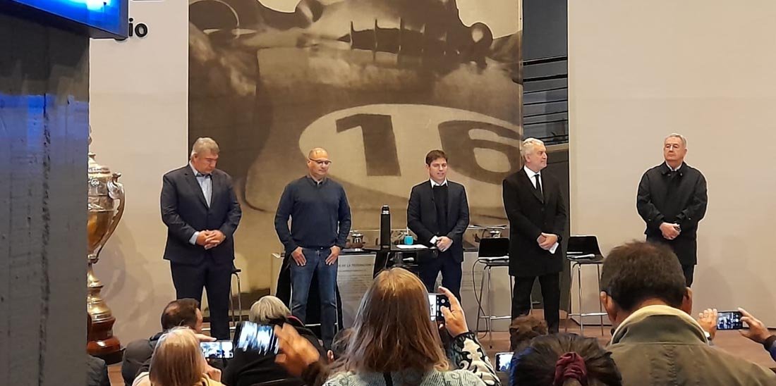 Kicillof entregó escrituras y prometió  la construcción de 40 viviendas