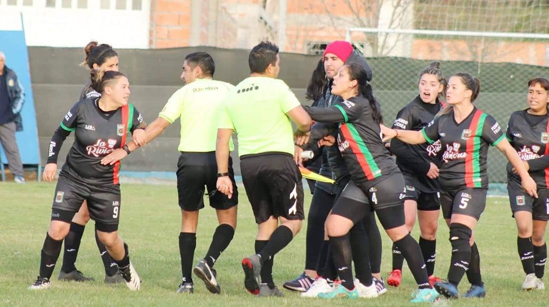 Otra vez violencia en el fútbol femenino