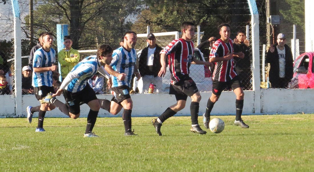 Amigos Unidos se hizo fuerte de  visitante y triunfó ante Racing Club