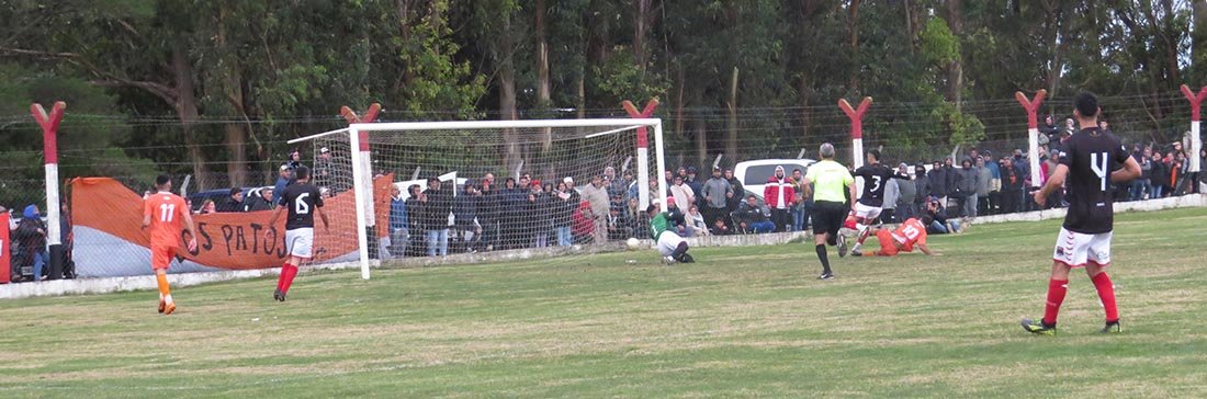 Gran victoria de Los Patos FC ante  Ferroviarios para estirar su ventaja en la Copa