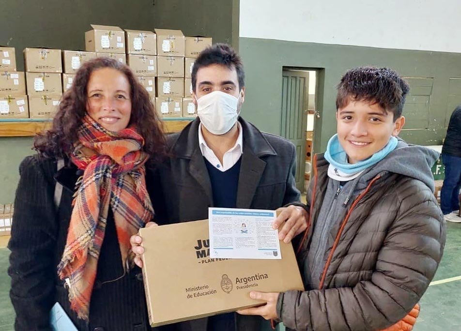 Casi 400 alumnos balcarceños recibieron las netbooks del Plan Conectar Igualdad