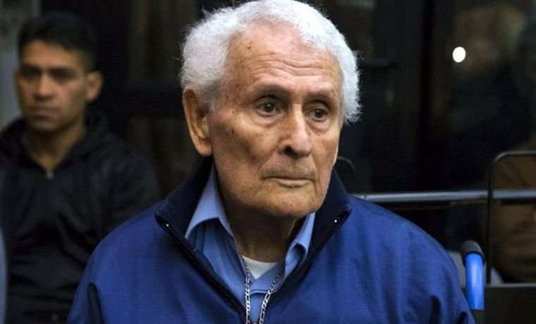 La Justicia le otorgó el arresto domiciliario al represor Miguel Etchecolatz