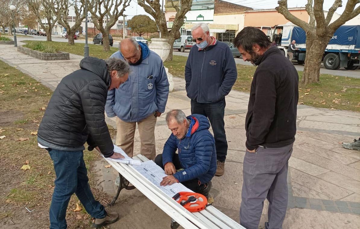 Bomberos construye la nueva plaza “Gardel” mientras piensa en ampliar sus instalaciones
