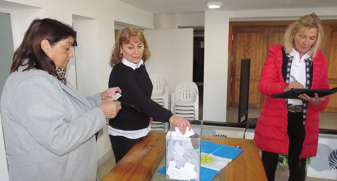 "Hojas por la paz" con un fin solidario