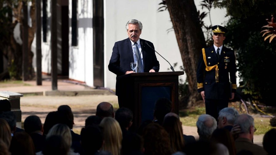 El Presidente hizo un fuerte llamado a la unidad y denunció una "feroz embestida" de grupos concentrados