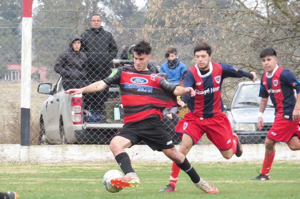 Con lo justo Amigos Unidos ganó y no pierde pisada