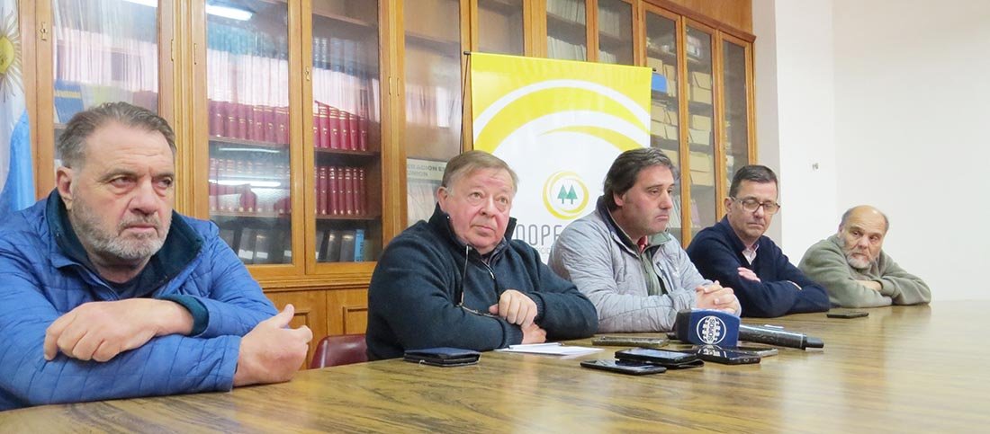 Guzmán apuntó a los elevados sueldos que se pagan y acusó de mentiroso a un delegado