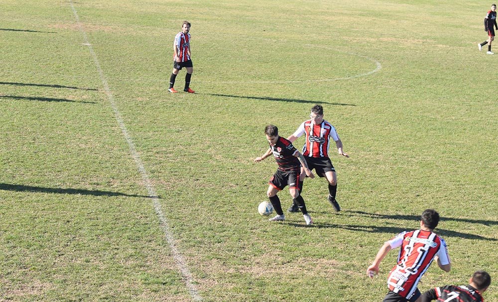Goles, expulsados, un penal y éxito para San Manuel