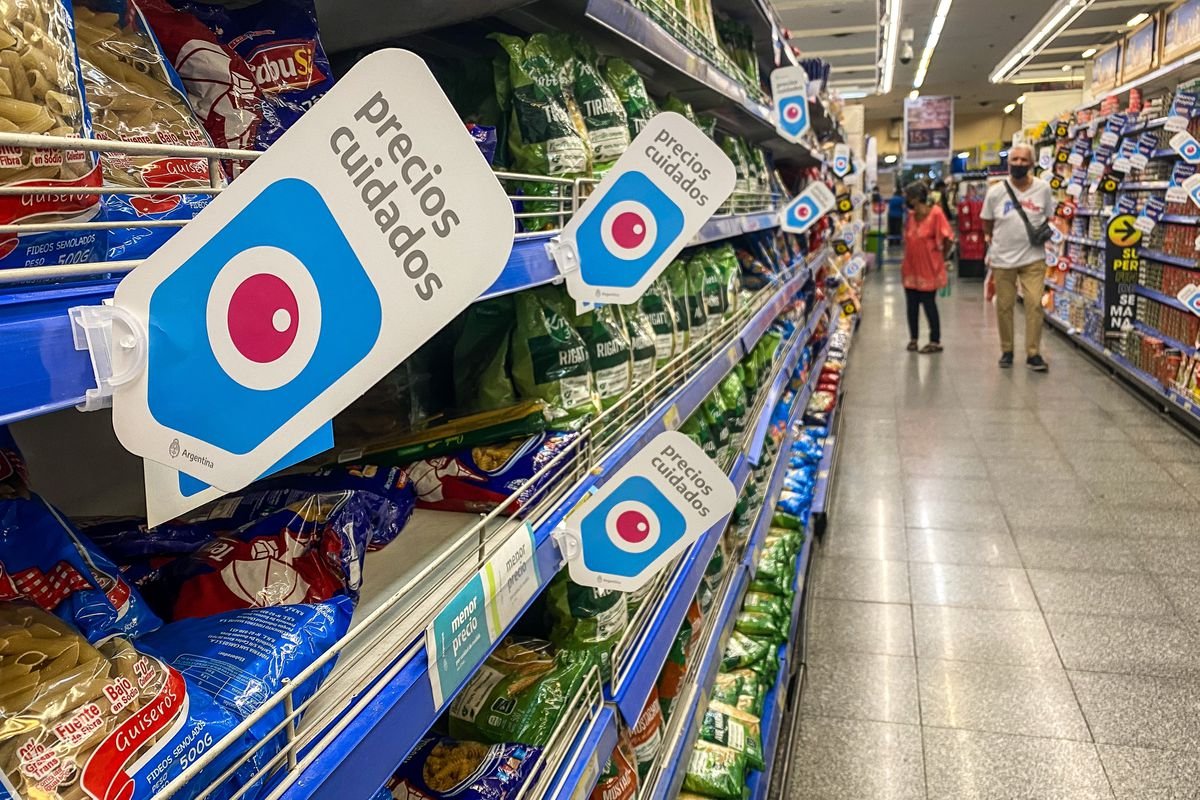 Analistas suben la expectativa de la inflación al 90,2 % en 2022
