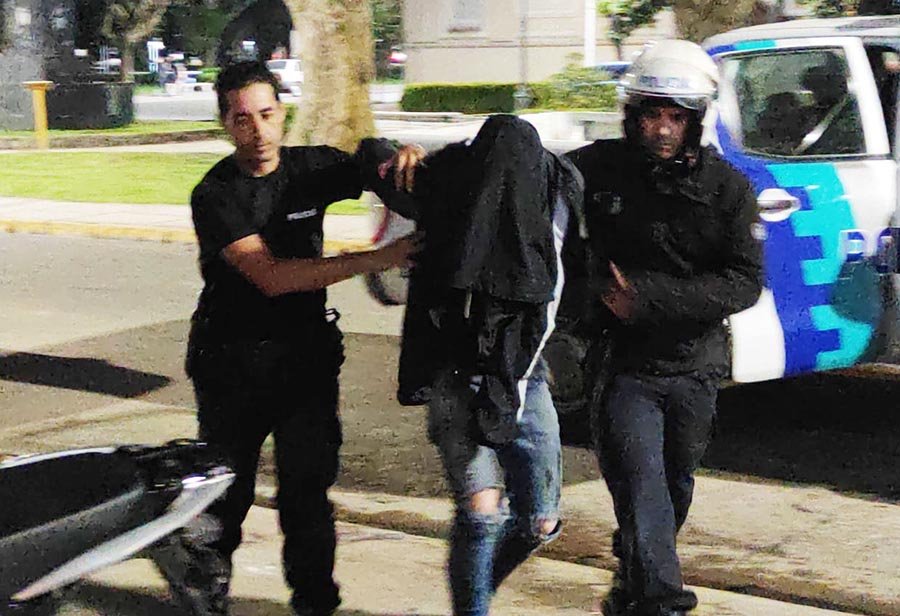 Aprehenden a delincuente por asaltar un comercio