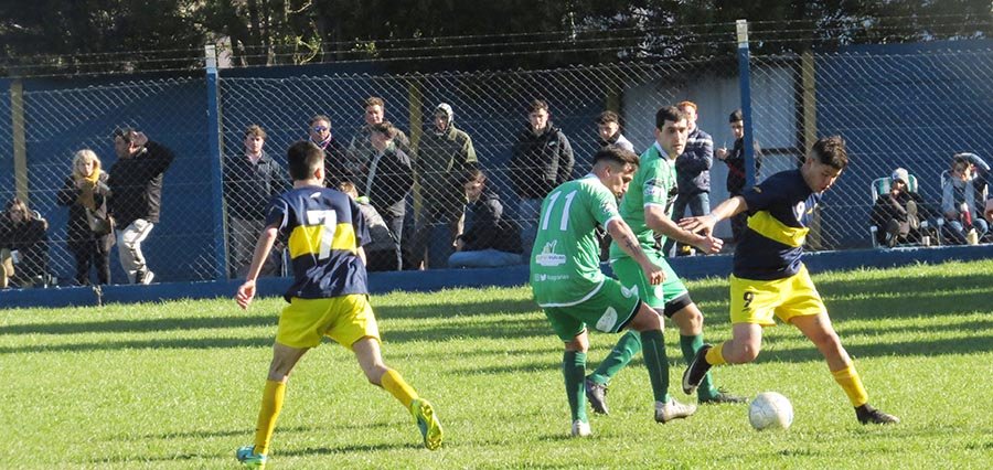 Boca Juniors goleó a FC Agrarias  y sigue prendido en el torneo