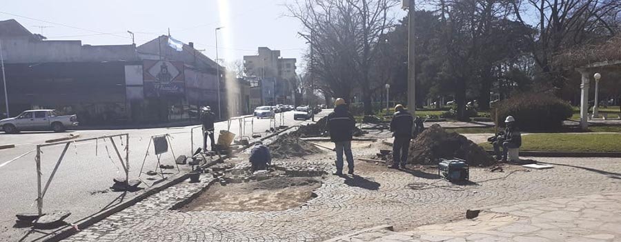 Se reanudan los trabajos en la ruta 77 y continúan las tareas de escurrimiento de agua en calle 16