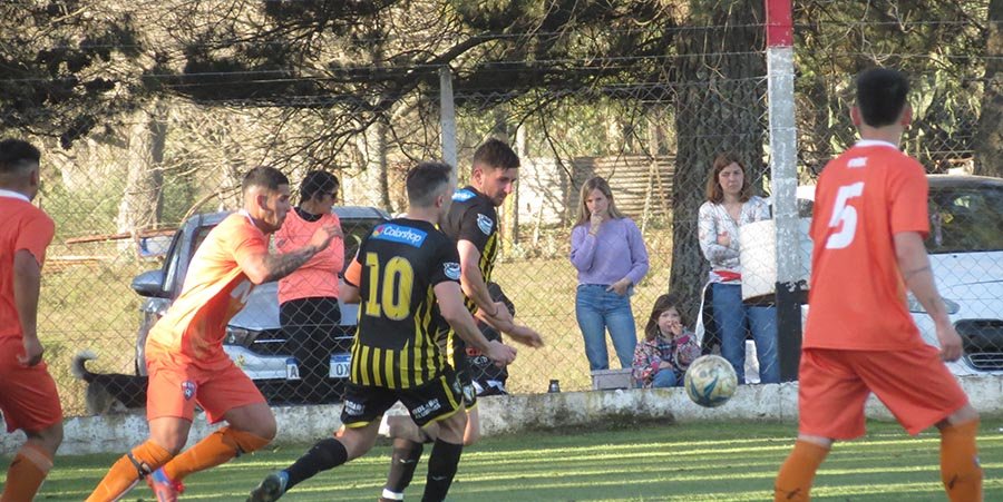 Los Patos FC mostró su fútbol y goleó a Sportivo Trabajo