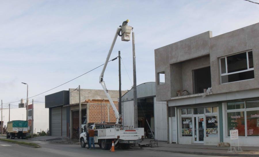 Continúan los trabajos de reconversión del alumbrado público
