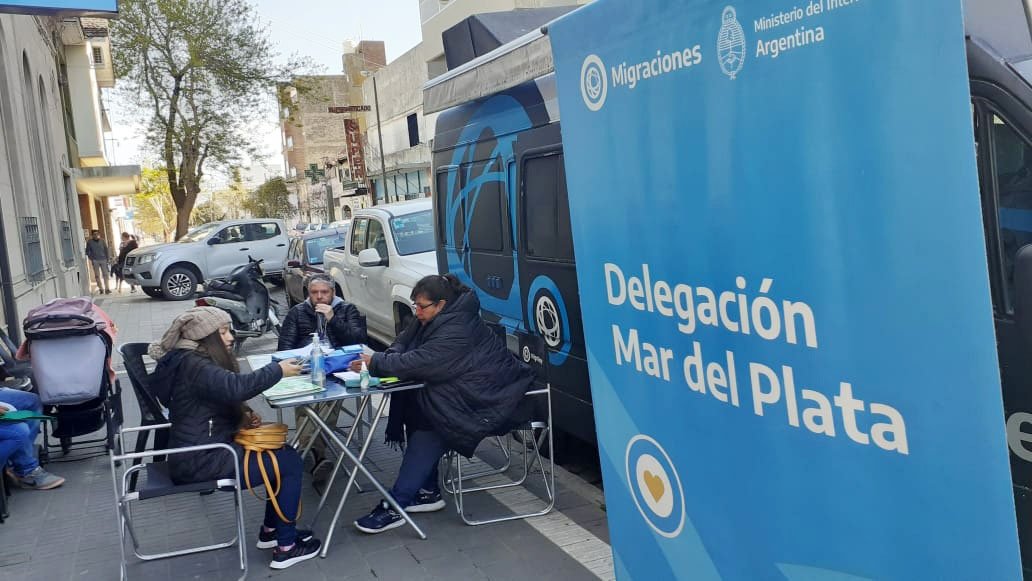 Migraciones realizó trámites en Balcarce