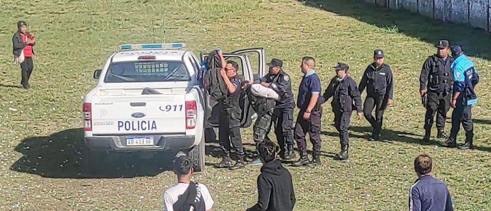 Violencia en la tribuna de Boca: corridas y dos detenidos