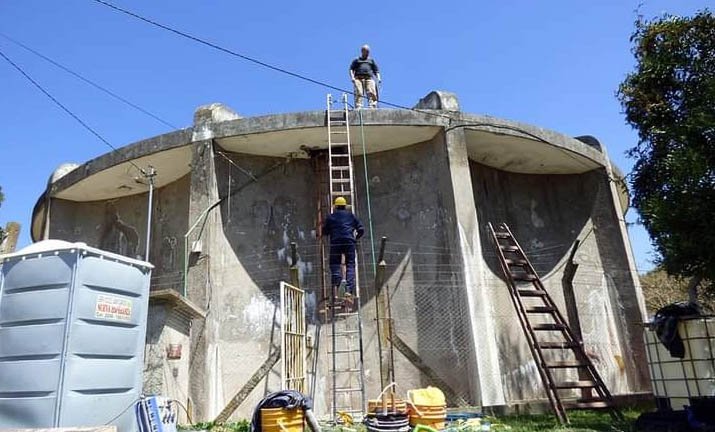 Se llevan adelante los trabajos de  reparación en el tanque del Cerro