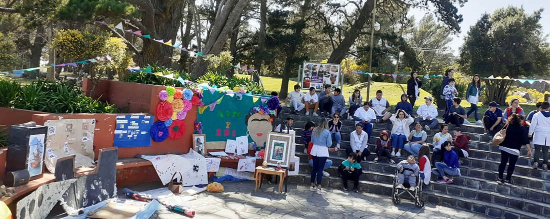 El CEATDI y las Escuelas de Educación Especial N°501 y N°502 realizaron "siembra de libros"