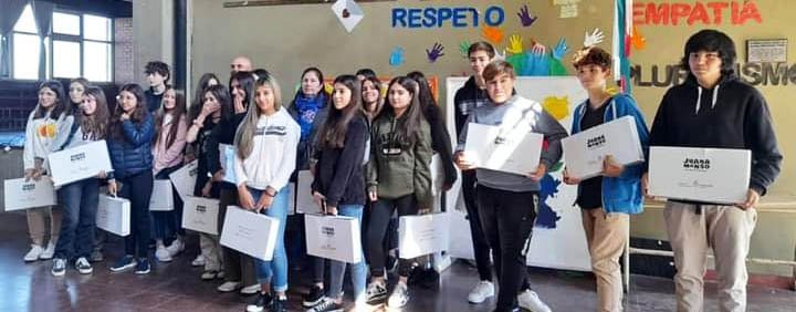 Ya se entregaron más de 200  computadoras a estudiantes en Balcarce