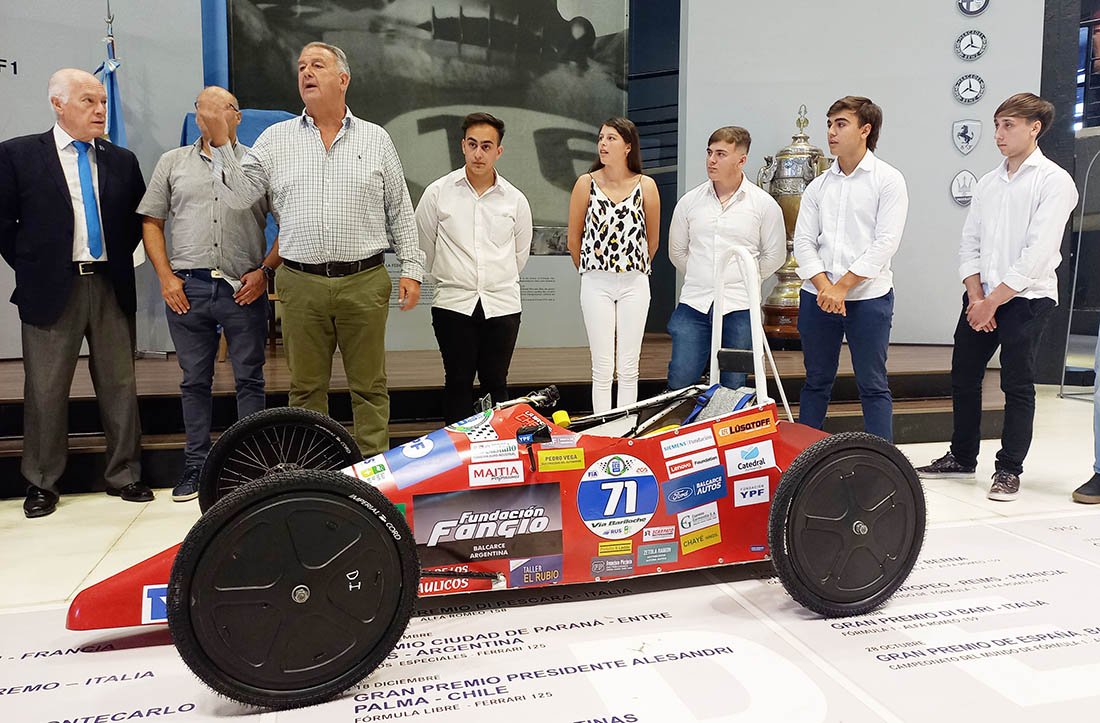 Profesores y alumnos de la Escuela Técnica presentaron el auto del “Desafío Eco 2022”