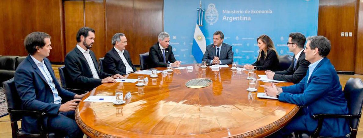 Petroleras acordaron una suba de hasta el 4% mensual