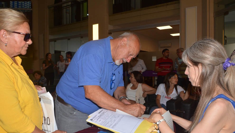 Toma de firmas de 85 escrituras
