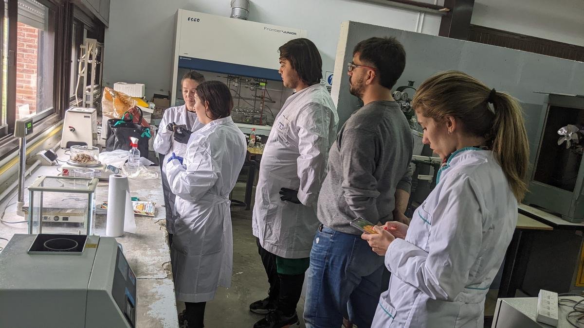 Estudiantes de Olavarría idearon un sistema para descontaminar colillas de cigarrillo