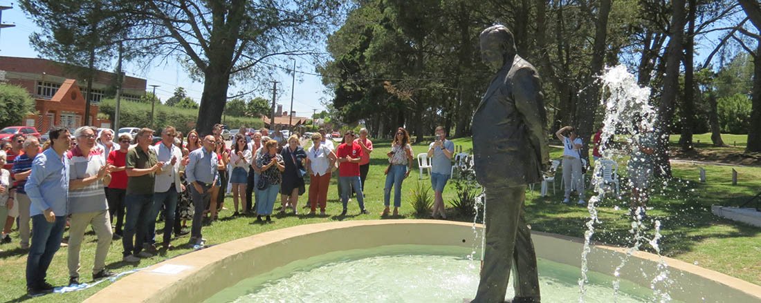 Inauguraron monumento  a expresidente Raul Alfonsín