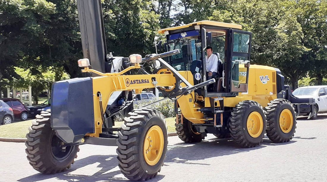 El Municipio adquirió motoniveladora por 40 millones de pesos