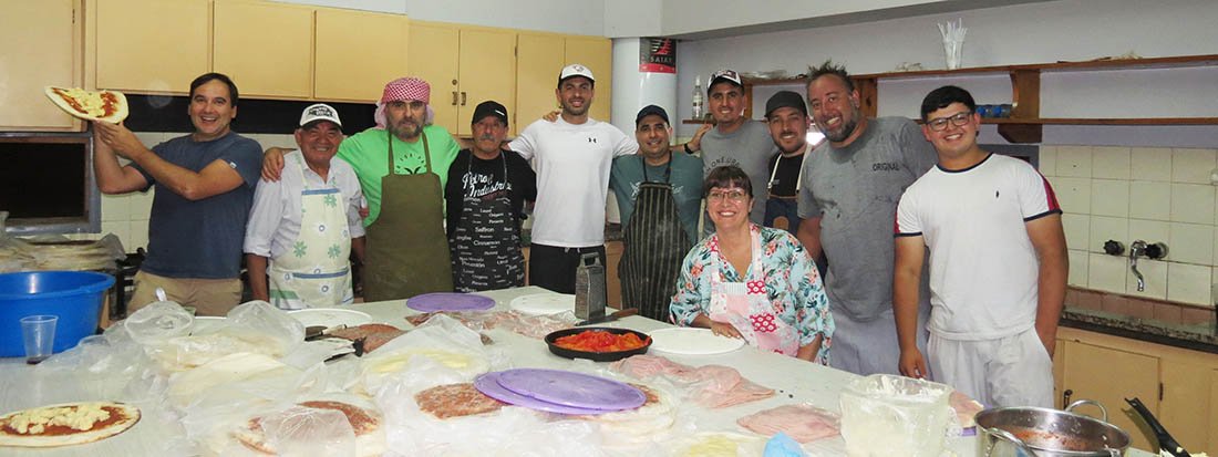 Noche de pizzas y shows a beneficio de la Escuela Nº 501